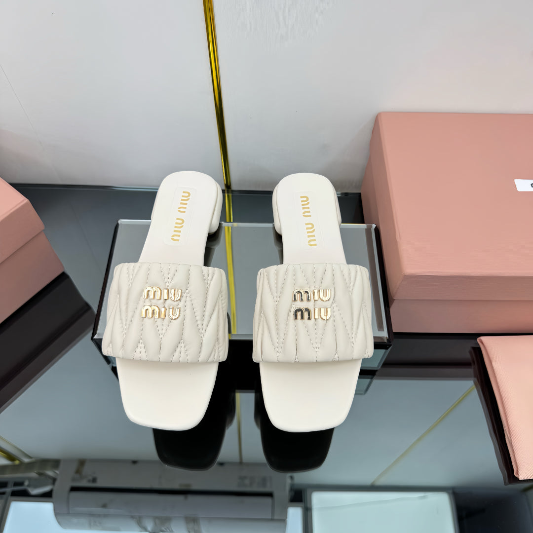 MATELASSÉ SLIDES IN OFF WHITE CALFSKIN - 35