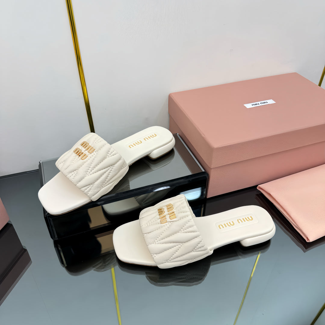 MATELASSÉ SLIDES IN OFF WHITE CALFSKIN - 35