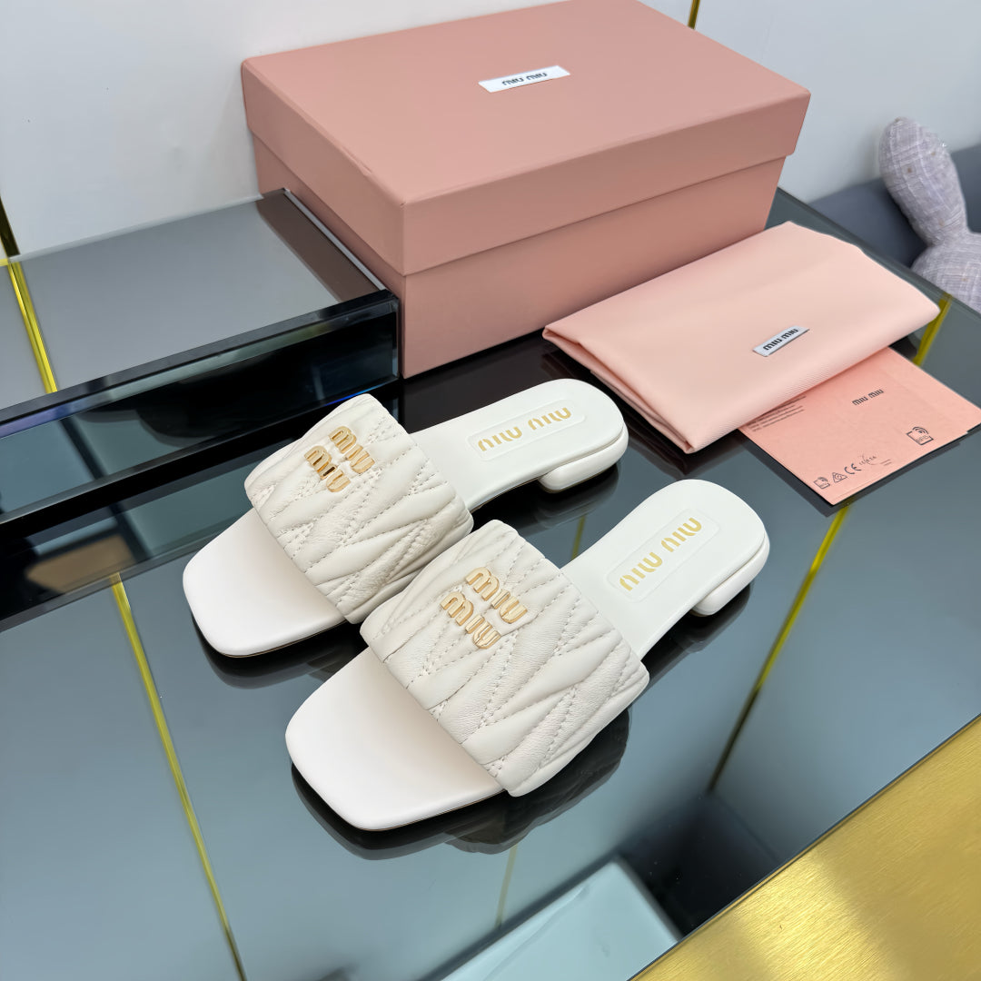MATELASSÉ SLIDES IN OFF WHITE CALFSKIN - 35