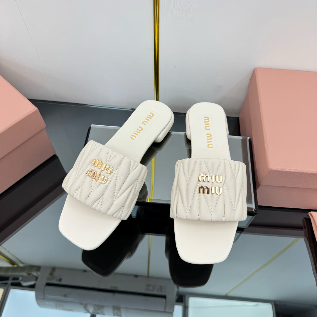 MATELASSÉ SLIDES IN OFF WHITE CALFSKIN - 35