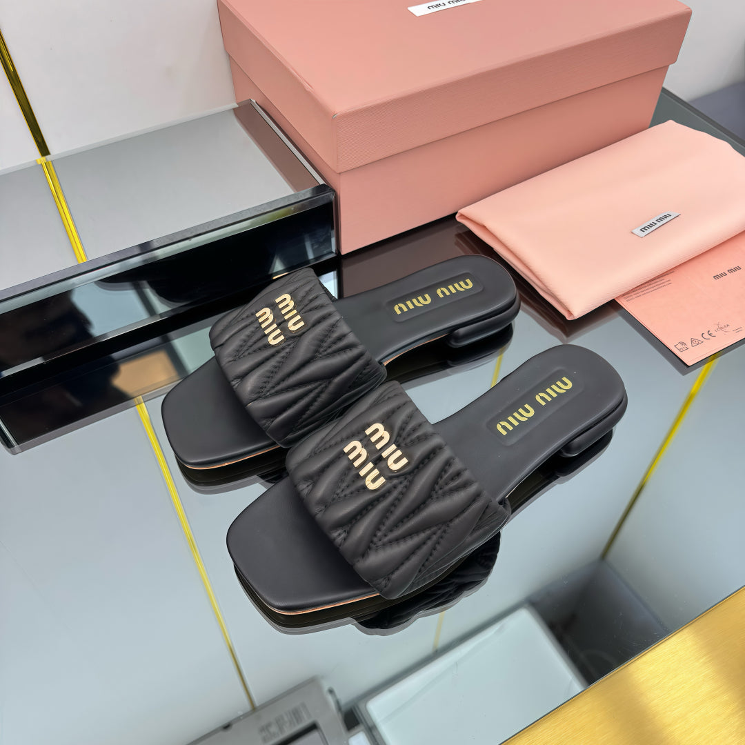 MATELASSÉ SLIDES IN BLACK CALFSKIN - 35