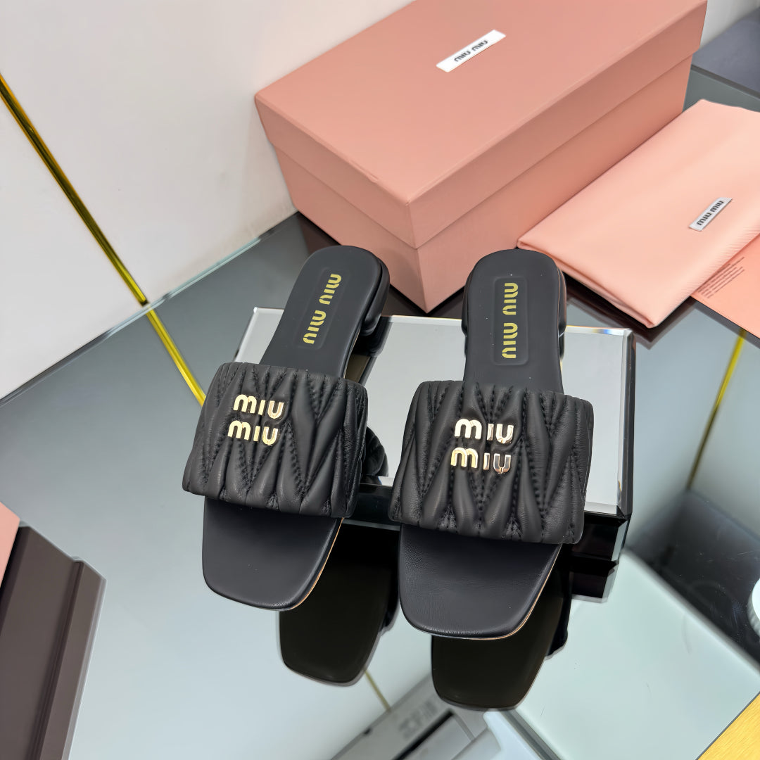 MATELASSÉ SLIDES IN BLACK CALFSKIN - 35