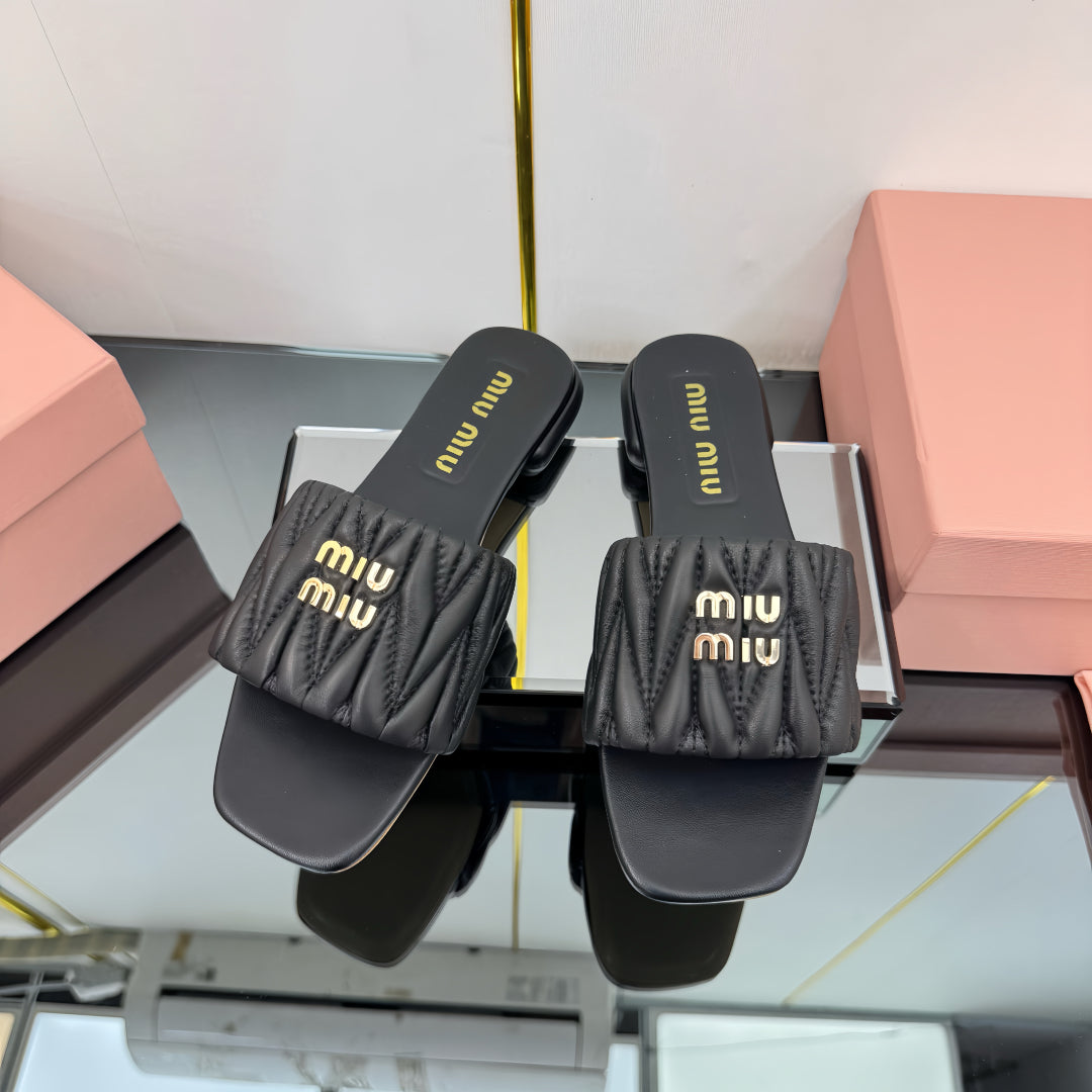 MATELASSÉ SLIDES IN BLACK CALFSKIN - 35