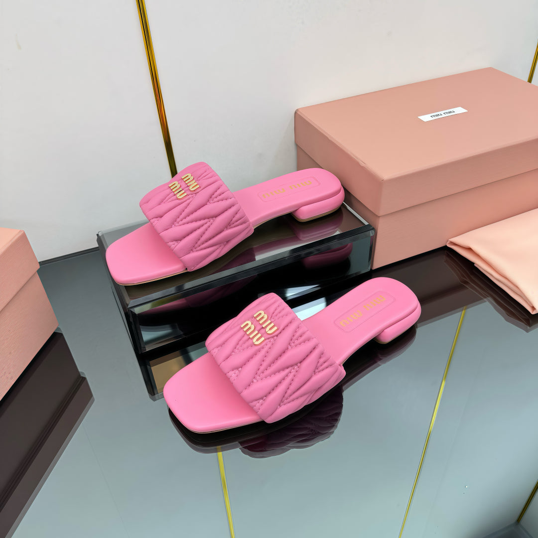 MATELASSÉ SLIDES IN PINK CALFSKIN - 35