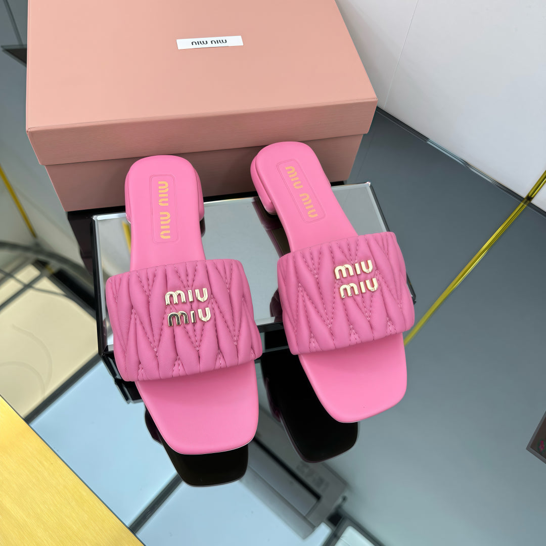 MATELASSÉ SLIDES IN PINK CALFSKIN - 35
