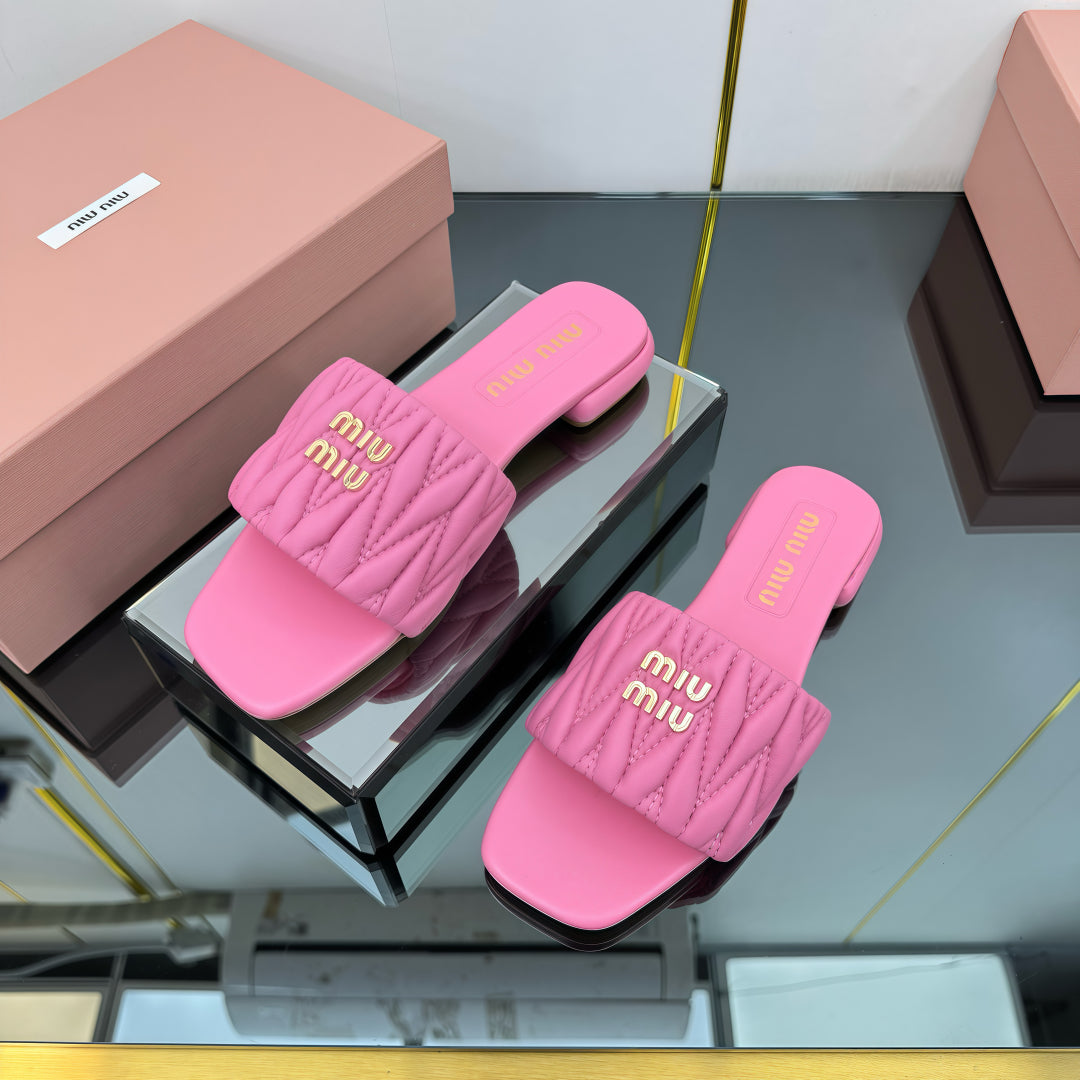 MATELASSÉ SLIDES IN PINK CALFSKIN - 35