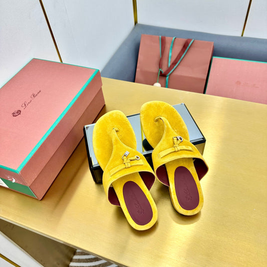 FLIP FLOPS IN YELLOW SUEDE AND HARDWARE SILVER - 34