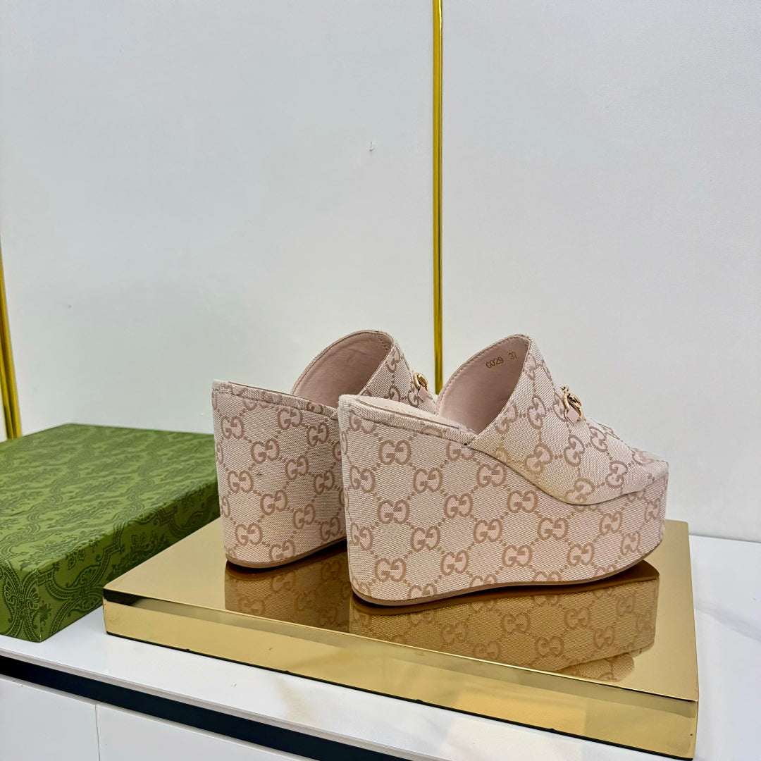 GG WEDGE SLIDES 110 IN BEIGE FABRIC WITH GOLD HARDWARE - 35