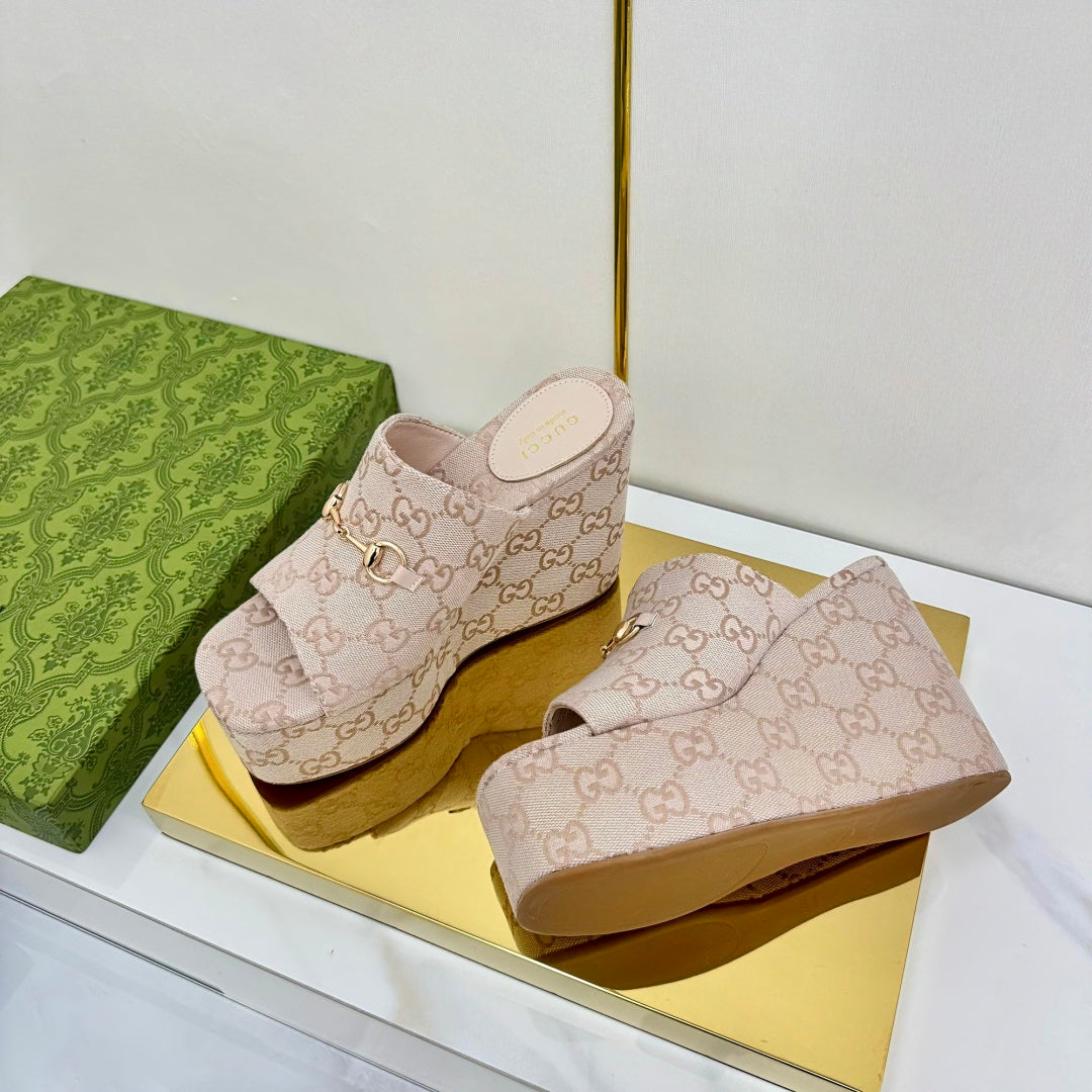 GG WEDGE SLIDES 110 IN BEIGE FABRIC WITH GOLD HARDWARE - 35