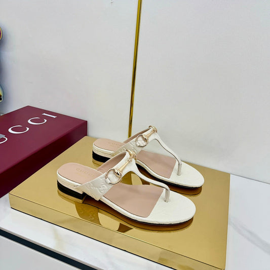 GG THONG SANDALS 25S IN WHITE LAMBSKIN WITH GOLD HARDWARE - 35