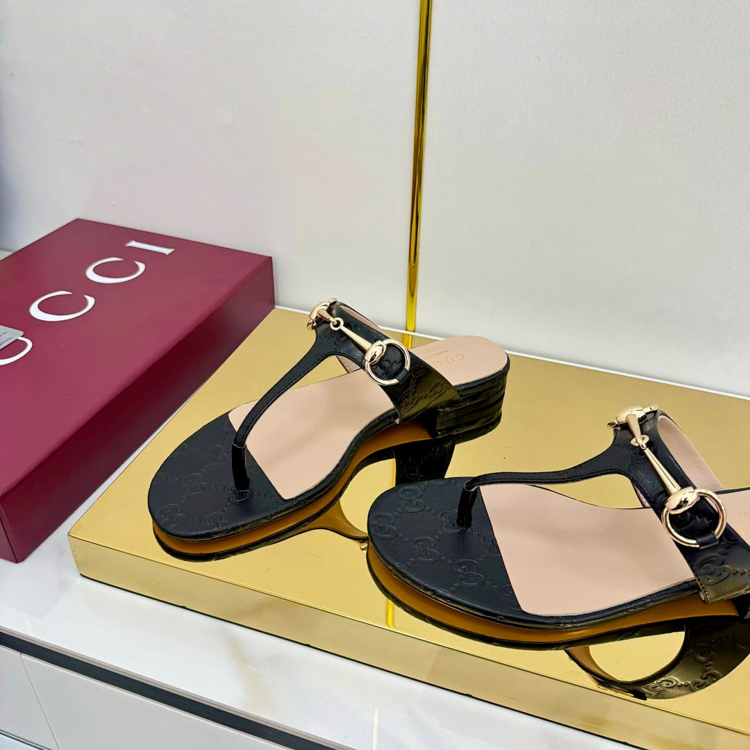GG THONG SANDALS 25S IN BLACK LAMBSKIN WITH GOLD HARDWARE - 35