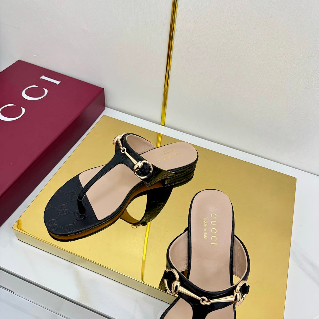 GG THONG SANDALS 25S IN BLACK LAMBSKIN WITH GOLD HARDWARE - 35