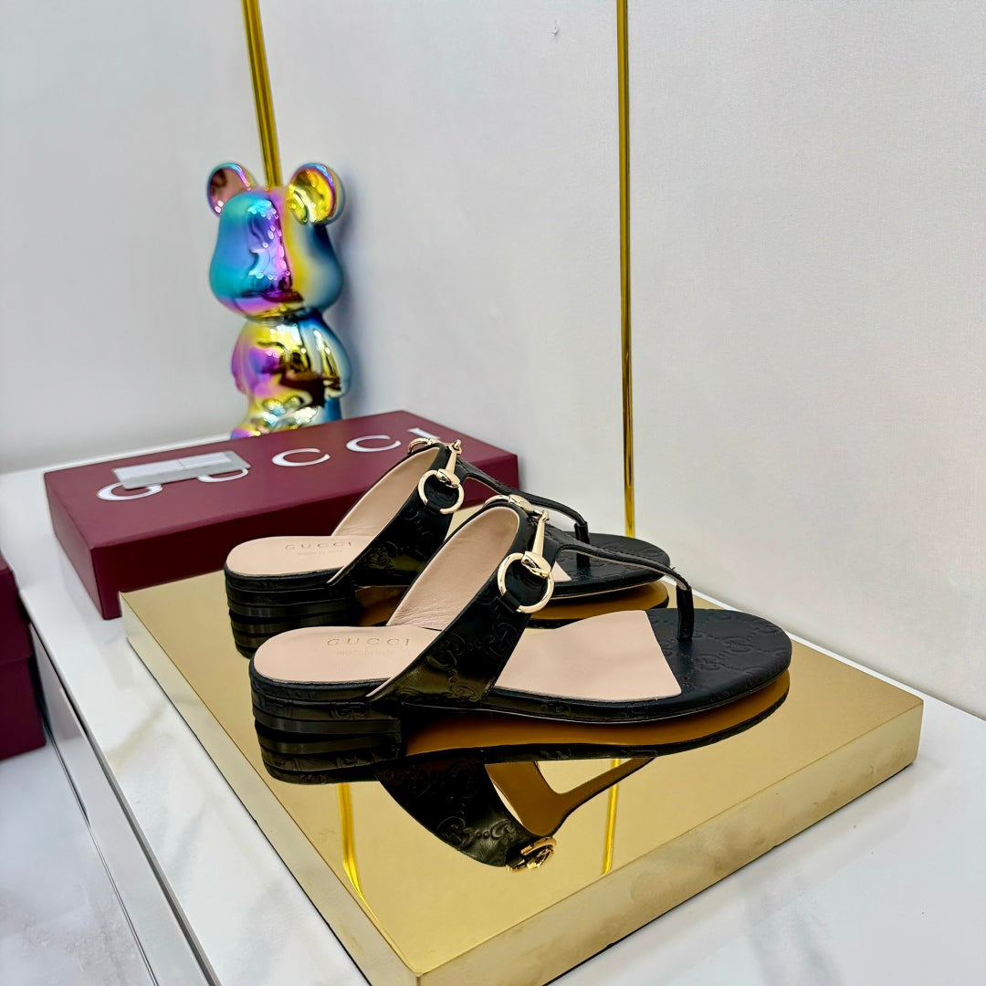 GG THONG SANDALS 25S IN BLACK LAMBSKIN WITH GOLD HARDWARE - 35
