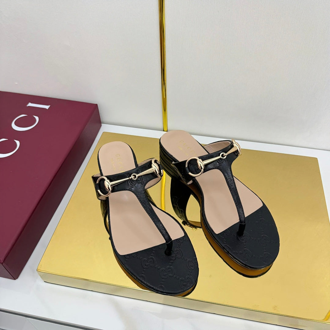 GG THONG SANDALS 25S IN BLACK LAMBSKIN WITH GOLD HARDWARE - 35