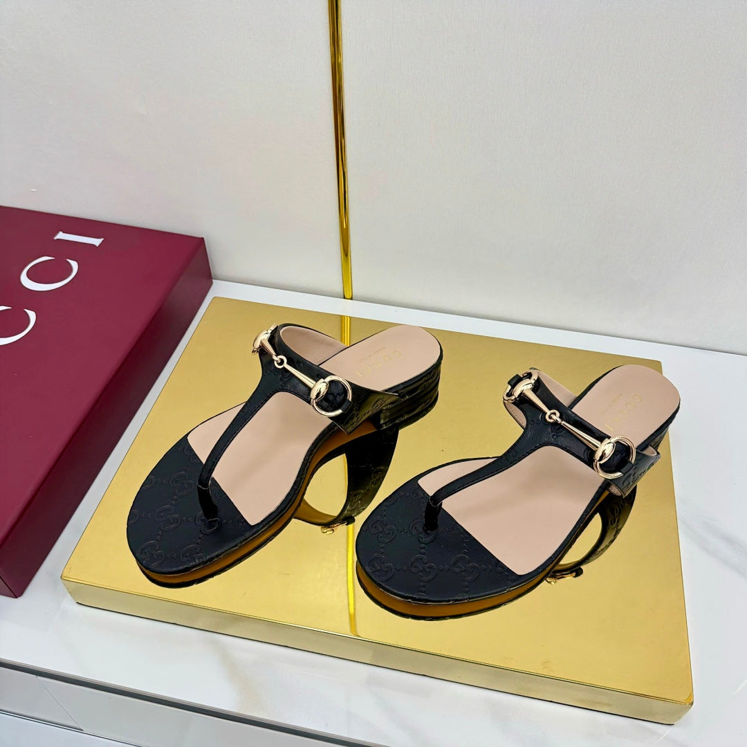 GG THONG SANDALS 25S IN BLACK LAMBSKIN WITH GOLD HARDWARE - 35