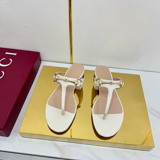 THONG SANDALS IN CREAM WHITE LAMBSKIN PRINTED LOGO WITH GOLD HARDWARE - 35