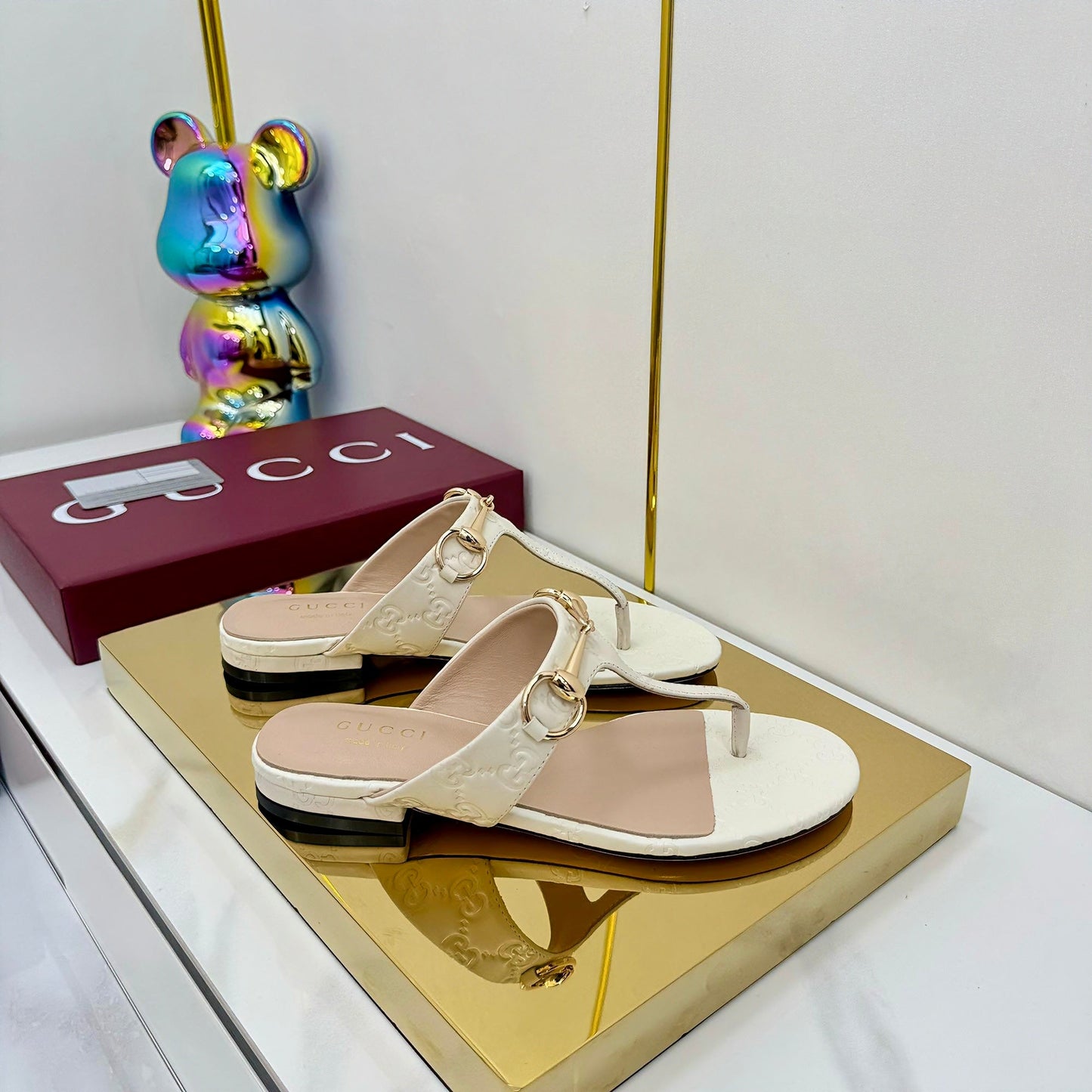 THONG SANDALS IN CREAM WHITE LAMBSKIN PRINTED LOGO WITH GOLD HARDWARE - 35