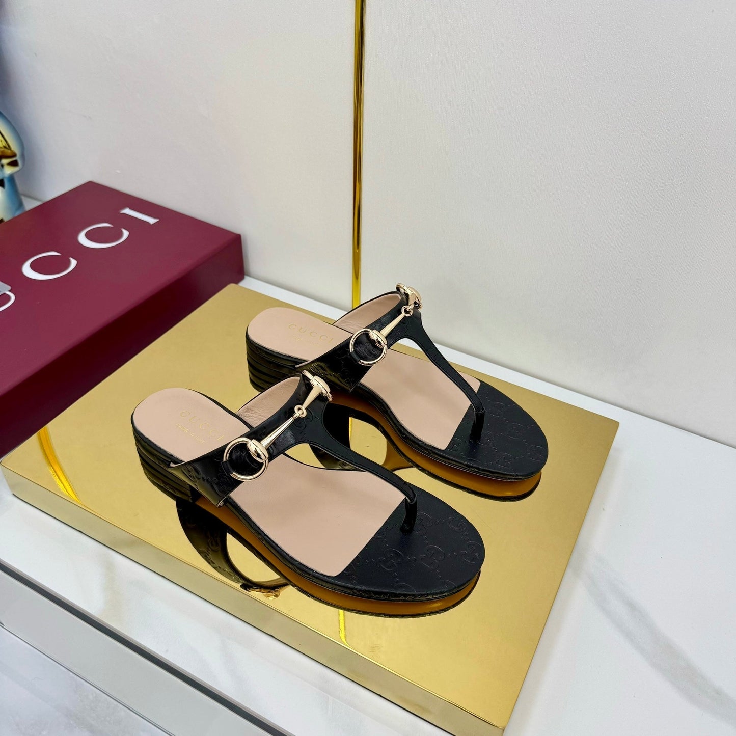 THONG SANDALS IN BLACK LAMBSKIN PRINTED LOGO WITH GOLD HARDWARE - 35