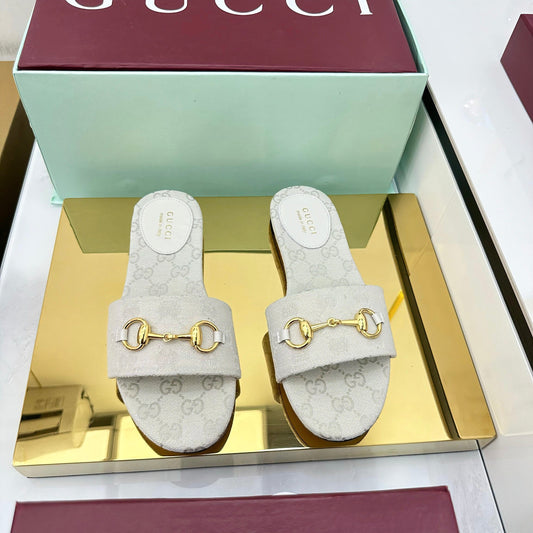 GG SLIDES IN IVORY WITH GOLD HARDWARE - 36