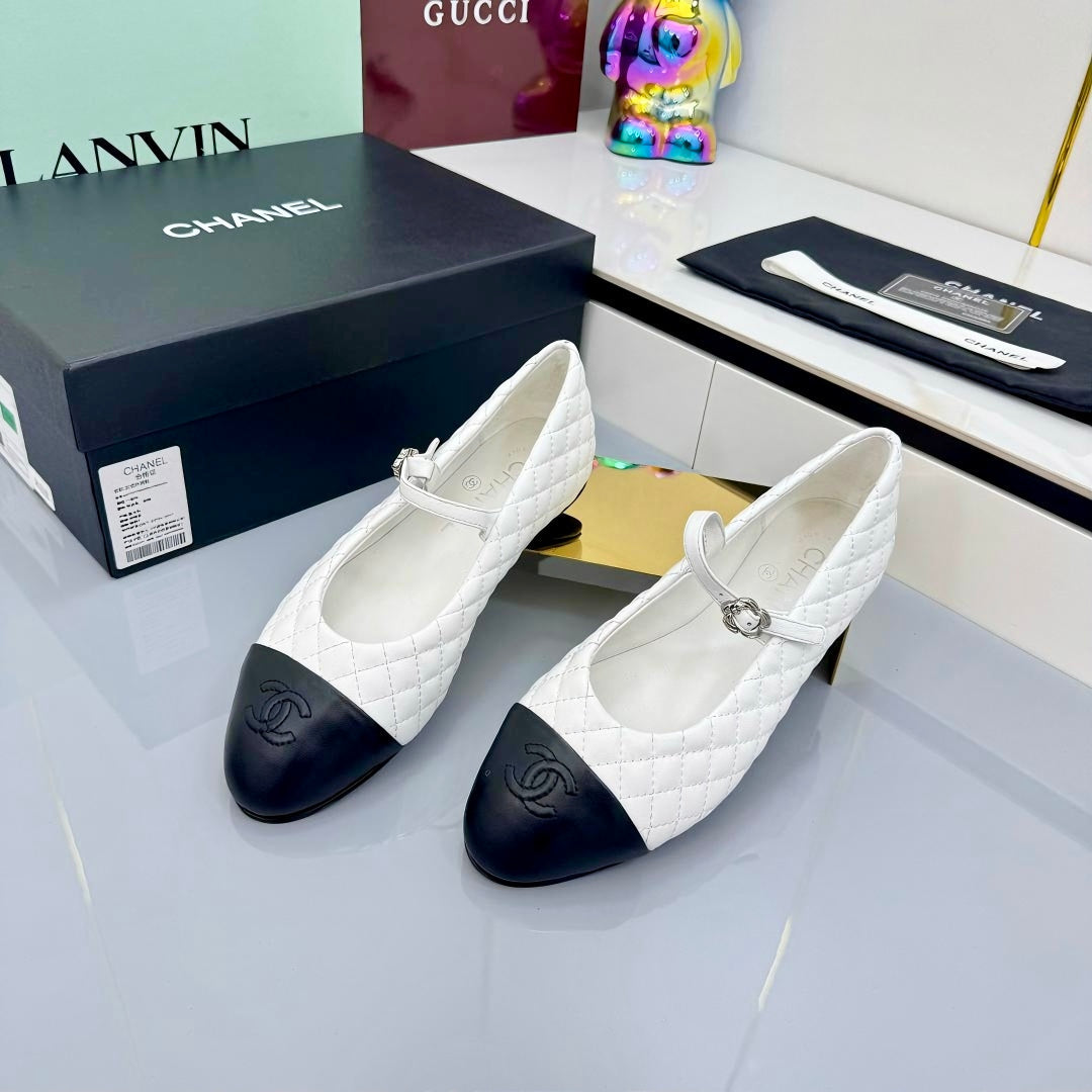 CC MARY JANE FLAT 25S IN WHITE LAMBSKIN EMBOSSED LOGO - 35