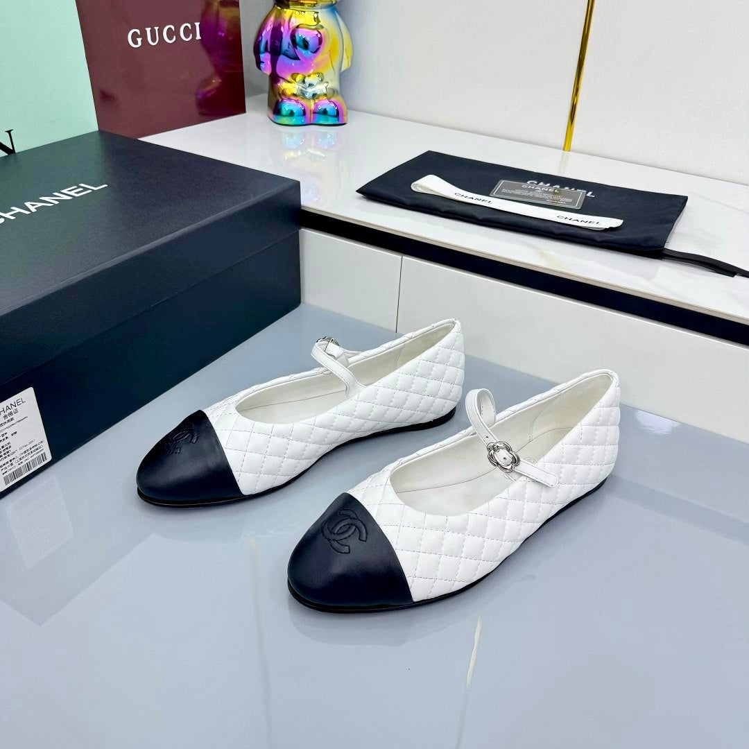 CC MARY JANE FLAT 25S IN WHITE LAMBSKIN EMBOSSED LOGO - 35