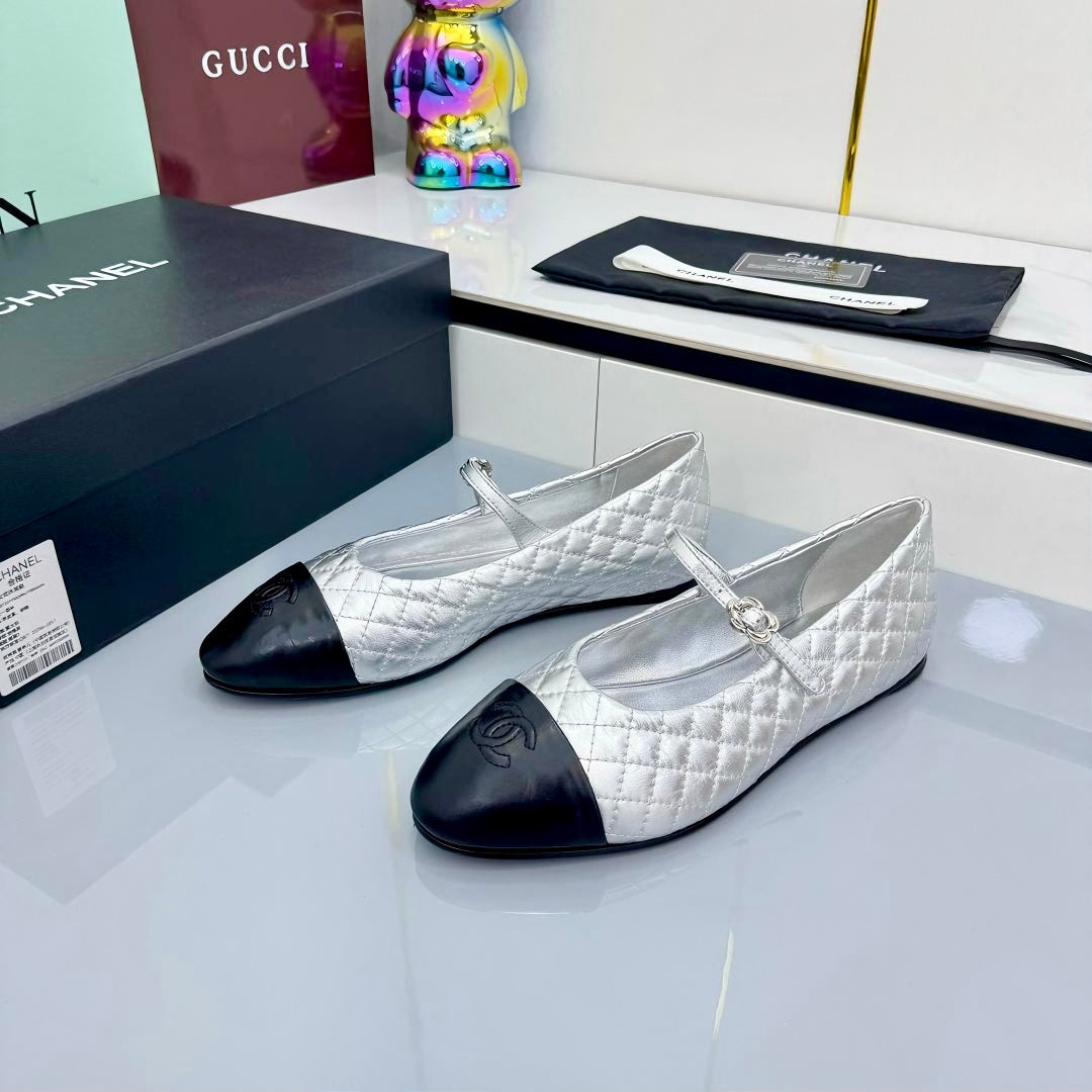CC MARY JANE FLAT 25S IN SILVER LAMBSKIN EMBOSSED LOGO - 35