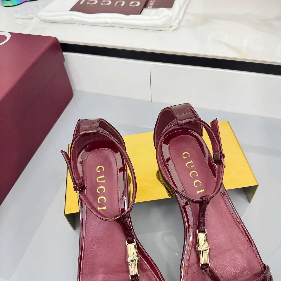 GG THONG SANDALS 25S IN RED LAMBSKIN WITH GOLD HARDWARE - 35