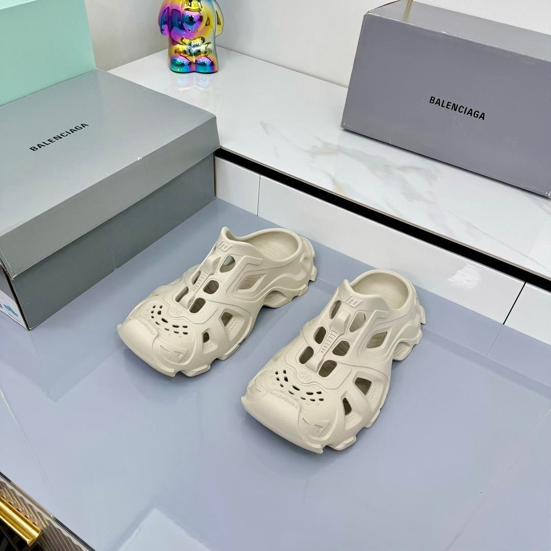 BALENCIAGA 25S POOL CROCS SLIDE IN LIGHT BEIGE SYNTHETIC RUBBER - 35