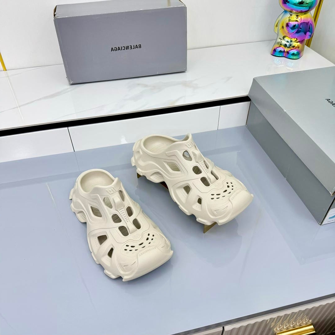 BALENCIAGA 25S POOL CROCS SLIDE IN LIGHT BEIGE SYNTHETIC RUBBER - 35