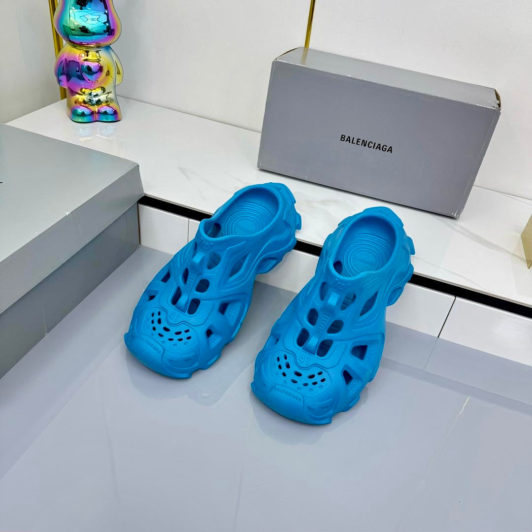 BALENCIAGA 25S POOL CROCS SLIDE IN BLUE SYNTHETIC RUBBER - 35