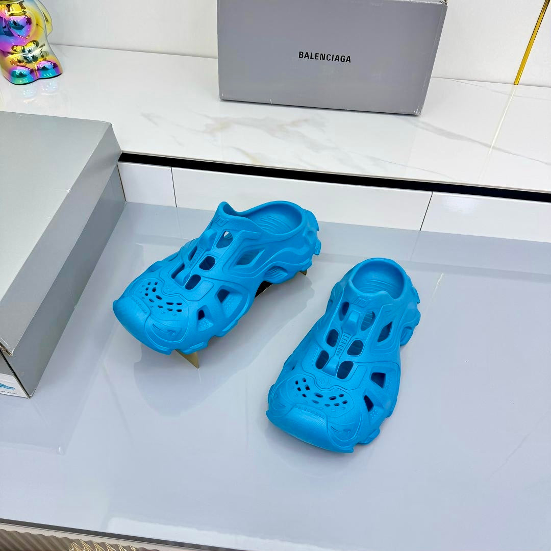 BALENCIAGA 25S POOL CROCS SLIDE IN BLUE SYNTHETIC RUBBER - 35