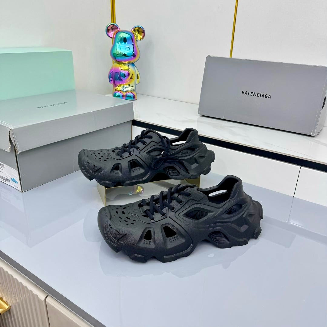 BALENCIAGA 25S SPIDER-MAN SNEAKERS IN BLACK SYNTHETIC RUBBER - 35
