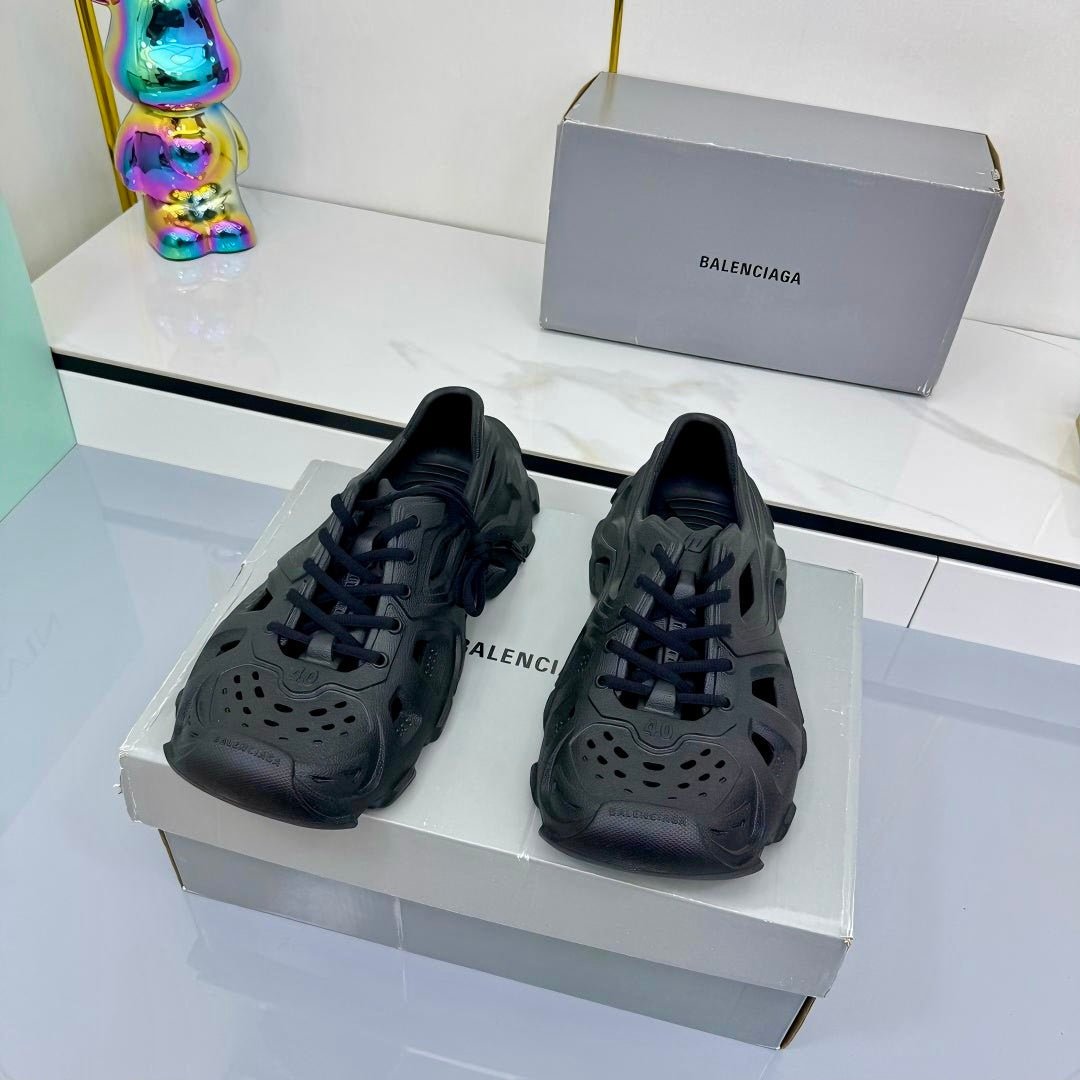 BALENCIAGA 25S SPIDER-MAN SNEAKERS IN BLACK SYNTHETIC RUBBER - 35