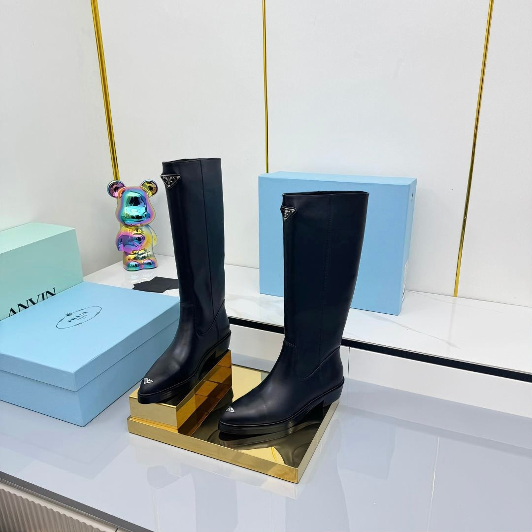 PRADA 25S POINTED TALL BOOTS 50MM IN BLACK CALFSKIN WITH LOGO - 35
