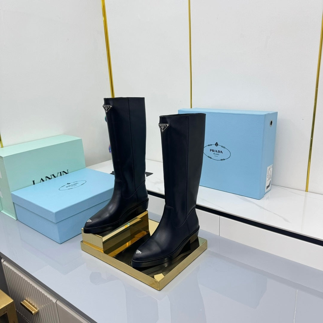PRADA 25S POINTED TALL BOOTS 50MM IN BLACK CALFSKIN WITH LOGO - 35