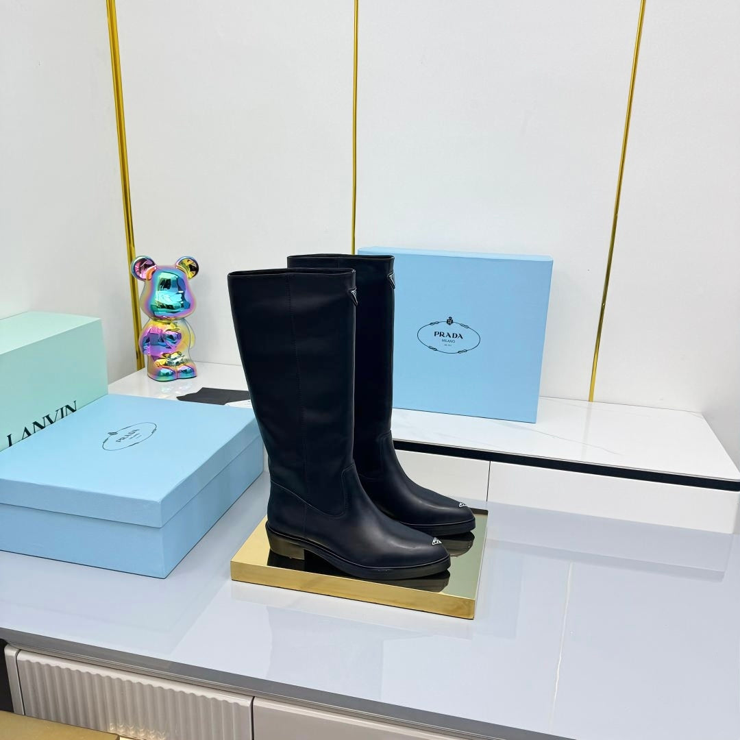 PRADA 25S POINTED TALL BOOTS 50MM IN BLACK CALFSKIN WITH LOGO - 35