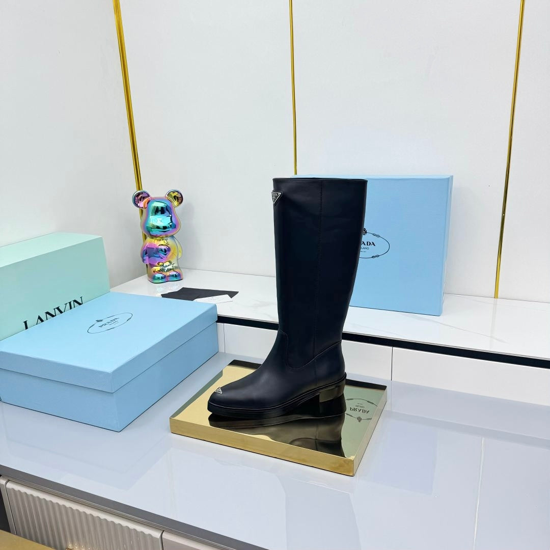 PRADA 25S POINTED TALL BOOTS 50MM IN BLACK CALFSKIN WITH LOGO - 35