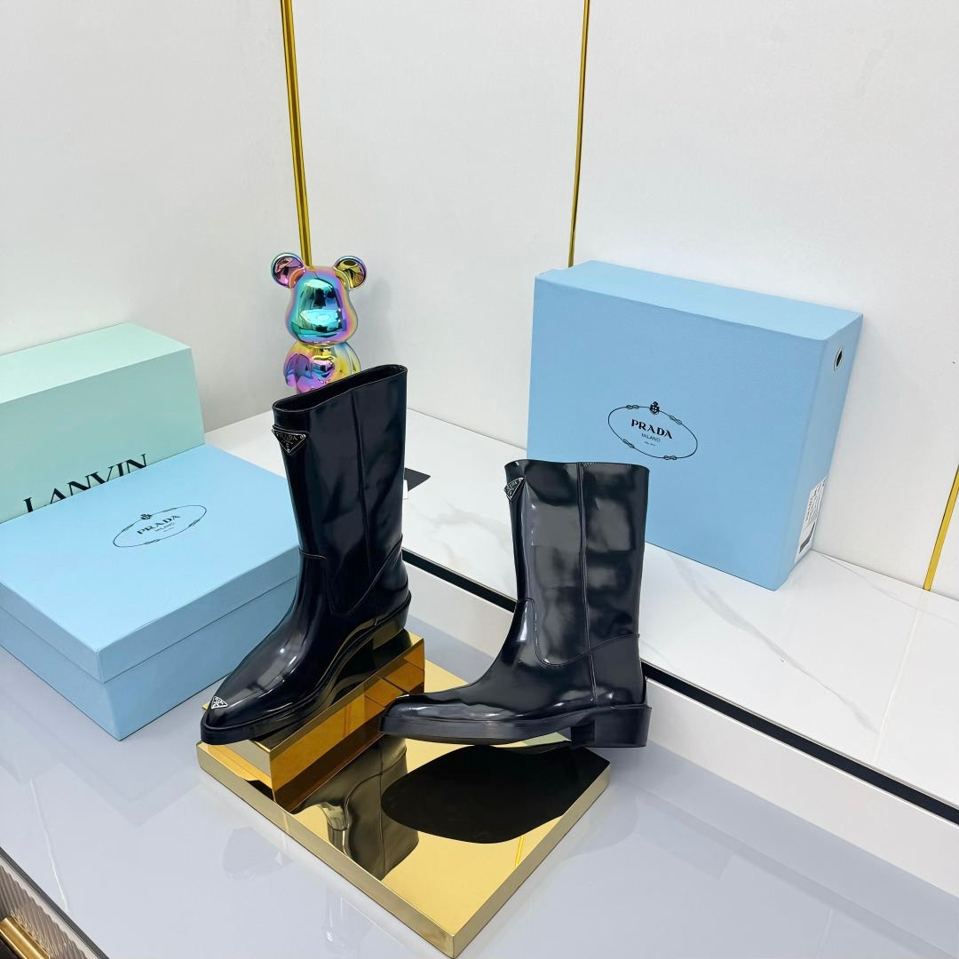 PRADA 25S POINTED TOE HIGH BOOTS 50MM IN BLACK GLOSSY CALFSKIN WITH LOGO - 35
