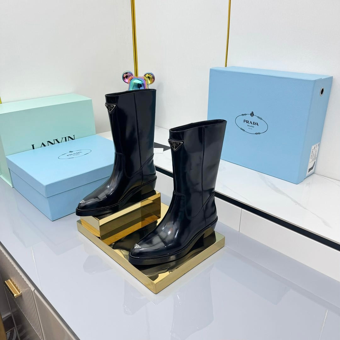 PRADA 25S POINTED TOE HIGH BOOTS 50MM IN BLACK GLOSSY CALFSKIN WITH LOGO - 35
