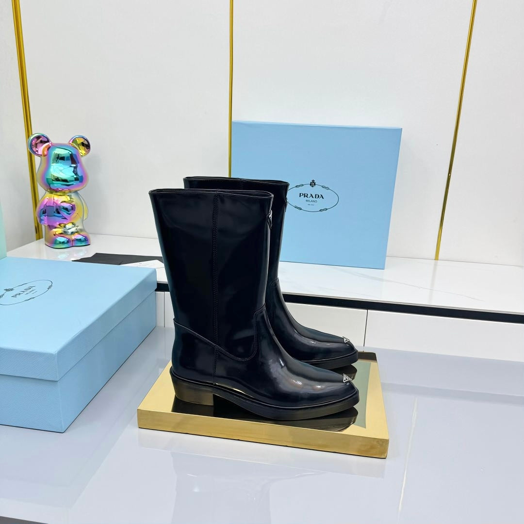 PRADA 25S POINTED TOE HIGH BOOTS 50MM IN BLACK GLOSSY CALFSKIN WITH LOGO - 35