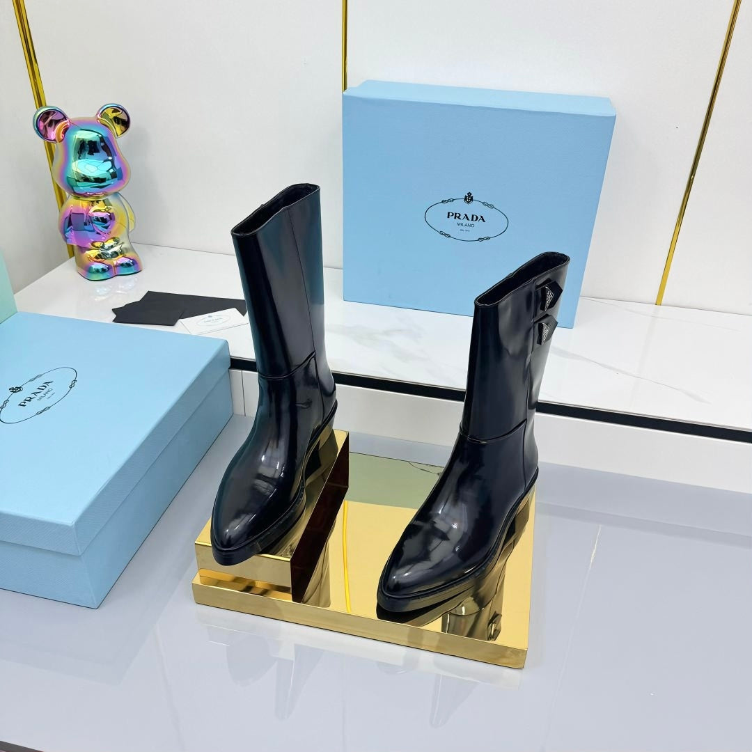 PRADA 25S BROOKLYN BOOTS 50MM IN BLACK GLOSSY CALFSKIN WITH LOGO - 35