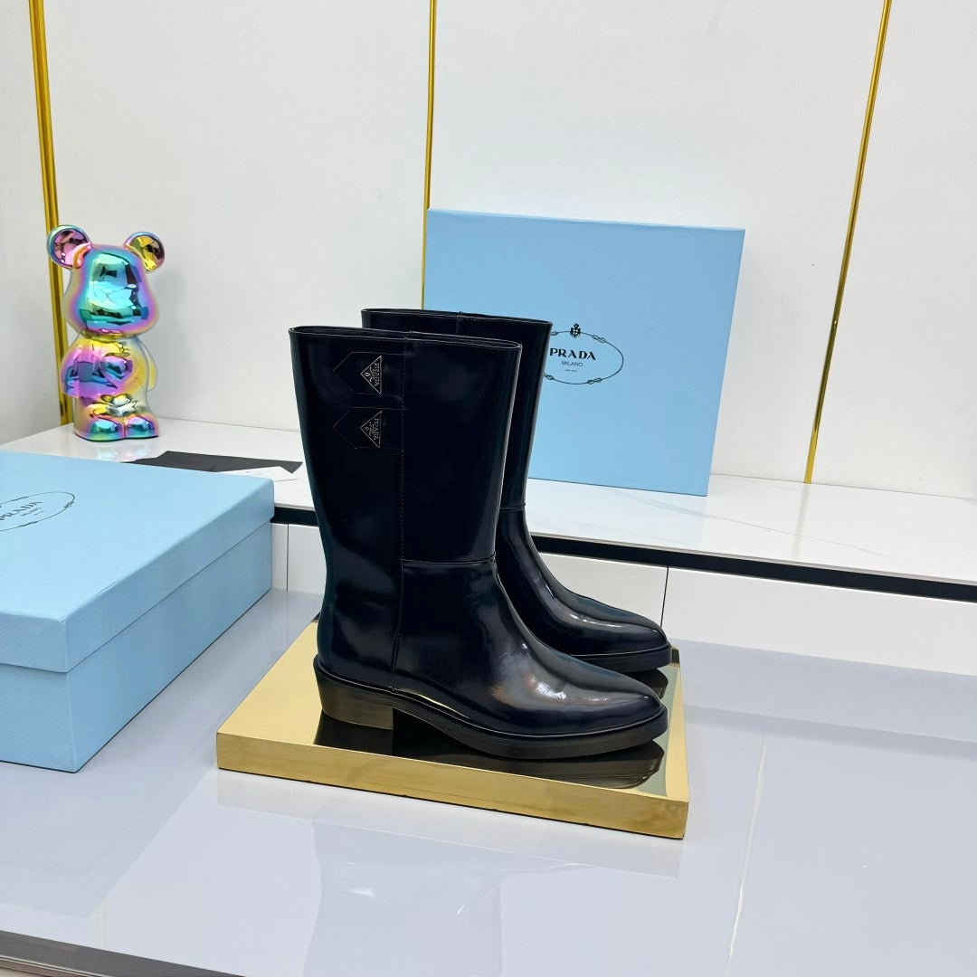 PRADA 25S BROOKLYN BOOTS 50MM IN BLACK GLOSSY CALFSKIN WITH LOGO - 35