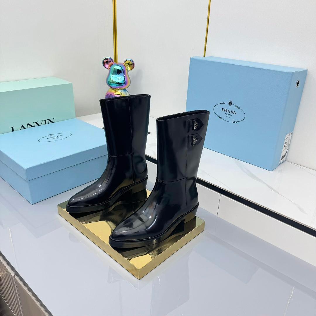 PRADA 25S BROOKLYN BOOTS 50MM IN BLACK GLOSSY CALFSKIN WITH LOGO - 35