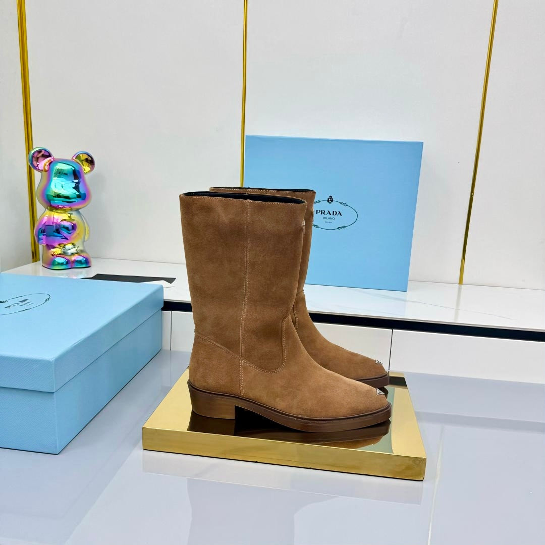 PRADA 25S POINTED TOE HIGH BOOTS 50MM IN DARK BROWN SUEDE WITH LOGO - 35