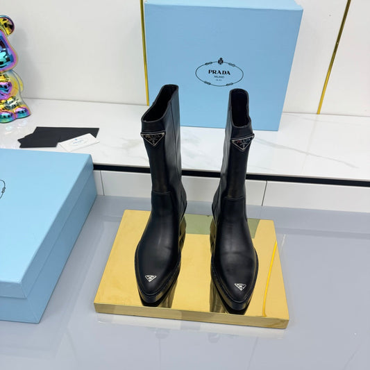 PRADA 25S POINTED TOE HIGH BOOTS 50MM IN BLACK CALFSKIN WITH LOGO - 35