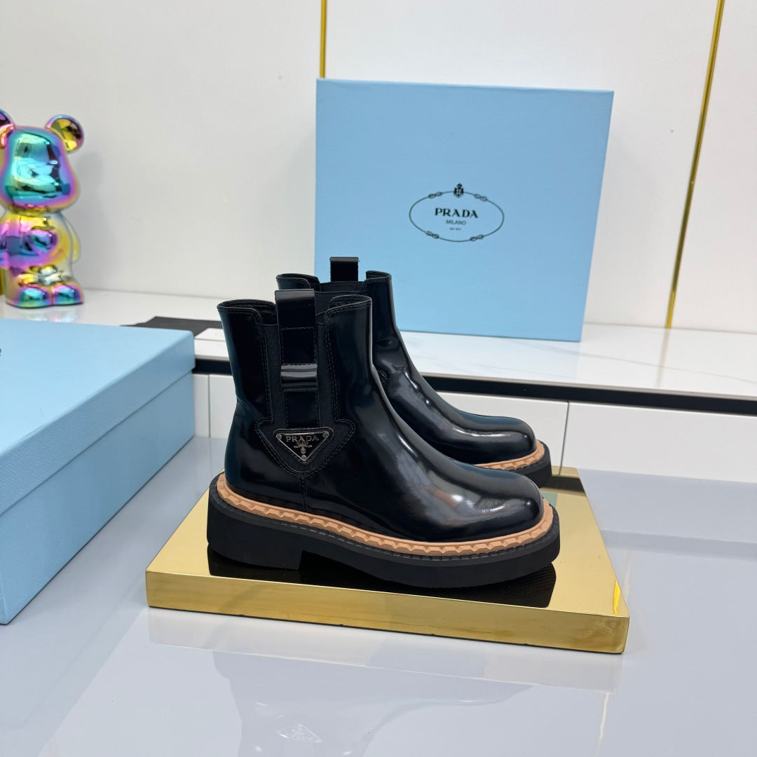 PRADA 25S CHELSEA BOOTS 50MM IN BLACK GLOSSY CALFSKIN - 35