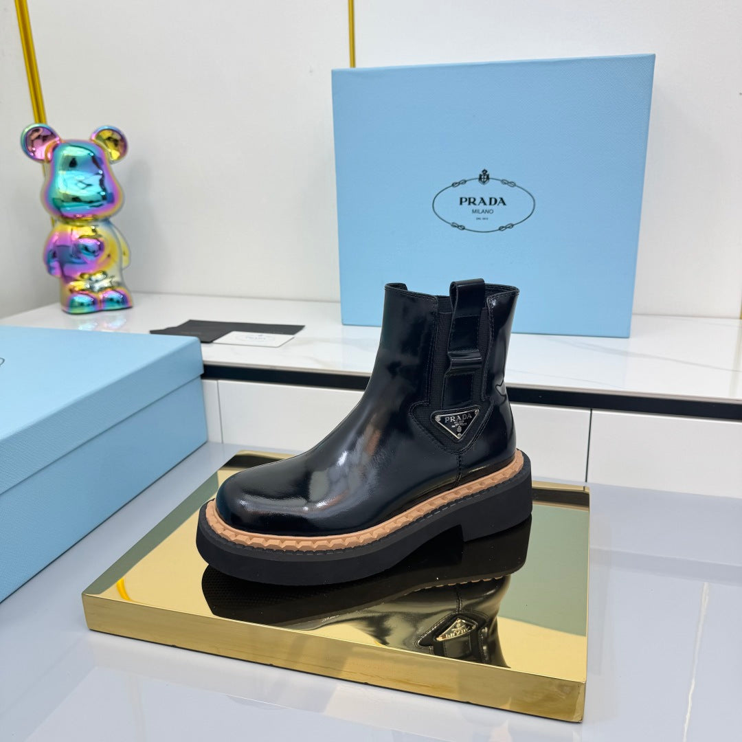 PRADA 25S CHELSEA BOOTS 50MM IN BLACK GLOSSY CALFSKIN - 35