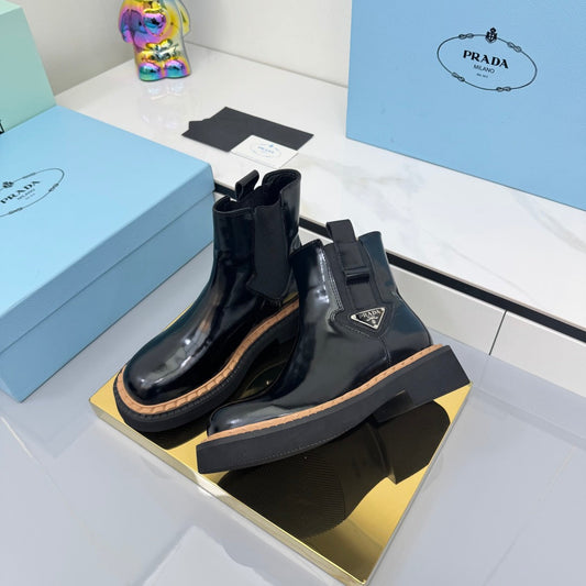 PRADA 25S CHELSEA BOOTS 50MM IN BLACK GLOSSY CALFSKIN - 35