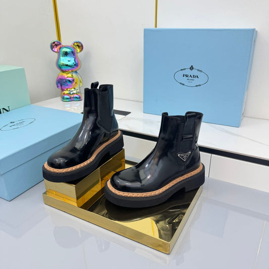 PRADA 25S CHELSEA BOOTS 50MM IN BLACK GLOSSY CALFSKIN - 35