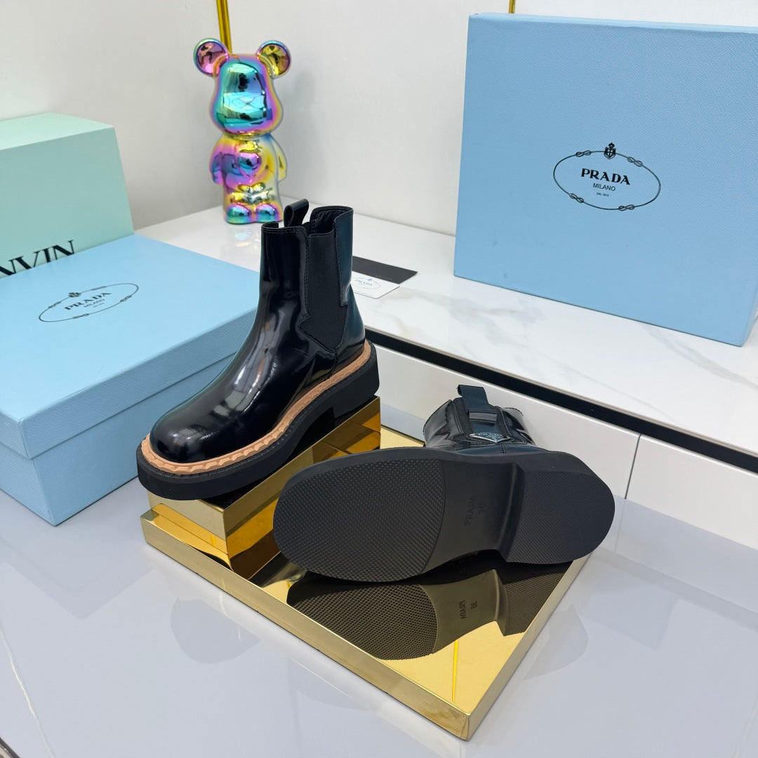 PRADA 25S CHELSEA BOOTS 50MM IN BLACK GLOSSY CALFSKIN - 35